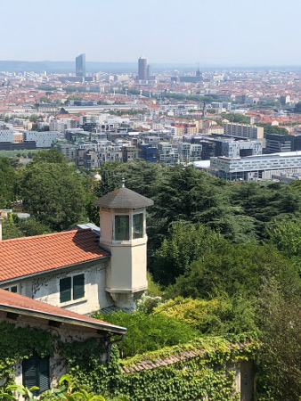 Investir et défiscaliser dans un programme immobilier neuf éligible au dispositif loi PINEL ou loi PINEL PLUS dans l'Ouest lyonnais, à Sainte-Foy-lès-Lyon centre pour bénéficier d'une importante réduction d'impôts et de magnifiques vues plongeantes sur Lyon